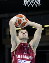 Karjeros sezoną žaidžiantis D. Tarolis: apie susigyvenusį „Lietkabelį“ bei efektingus dėjimus