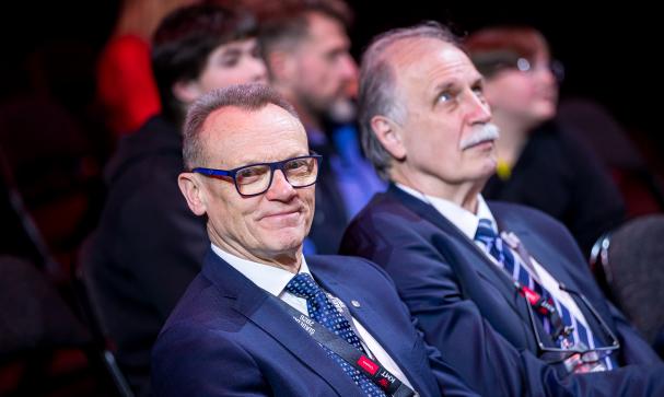 Hành Trình Huyền Thoại Romualdas Brazauskas: Từ Tiếng Còi Trường Học Đến Trọng Tài Số 1 Thế Giới