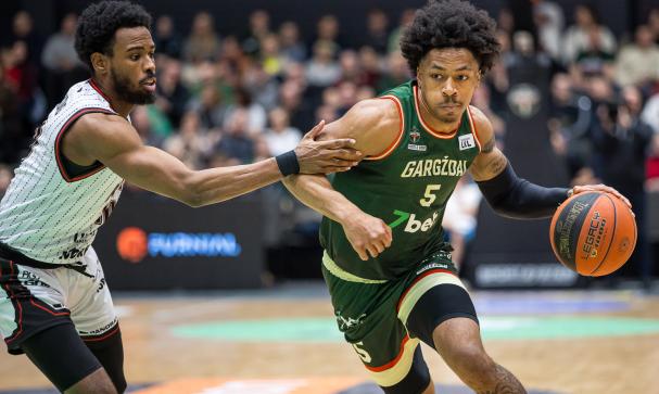 J. Pipkinsas: Hành Trình Từ Paris (Texas) Đến LKL Và Những Người Bạn Đặc Biệt