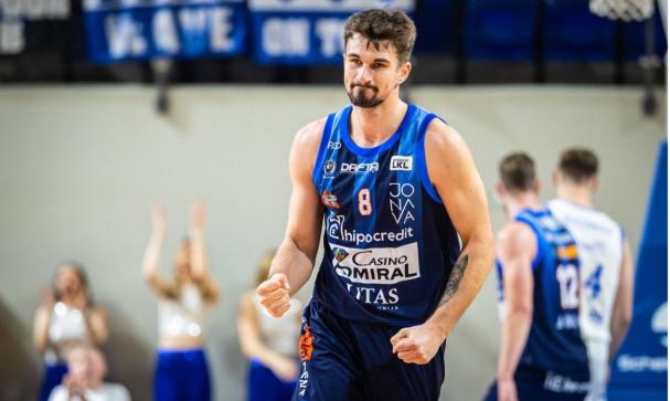 Lukas Kreišmontas trong màu áo Jonava Hipocredit