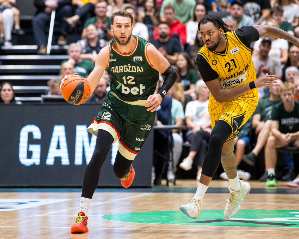 Istorinę pergalę „Gargždai“ pasiekė nušluodami jonaviečius